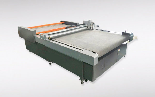 汽車內(nèi)飾振動刀切割機